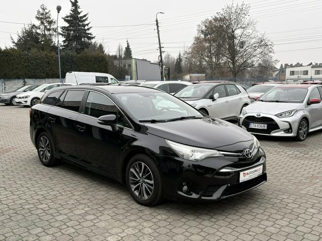 Toyota Avensis Rezerwacja