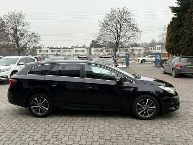 Toyota Avensis Rezerwacja