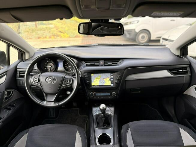 Toyota Avensis Rezerwacja