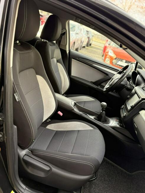 Toyota Avensis Rezerwacja