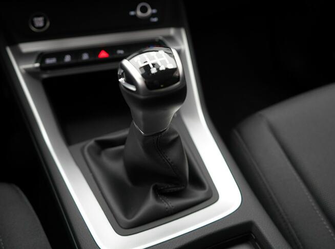 Audi Q3 35TFSI 150KM Manual Virtual Kamera MartwePole Asystenci Alu17