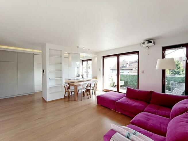 Dwupoziomowy apartament z AC + garaż – Płomyka 15