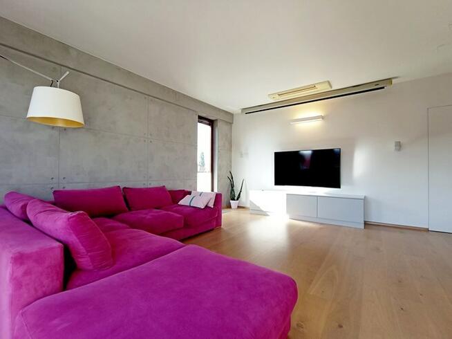 Dwupoziomowy apartament z AC + garaż – Płomyka 15