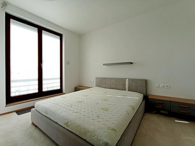 Dwupoziomowy apartament z AC + garaż – Płomyka 15