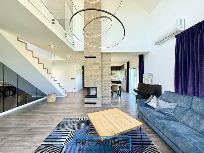 Złotoria, nowy dom w otoczeniu lasów