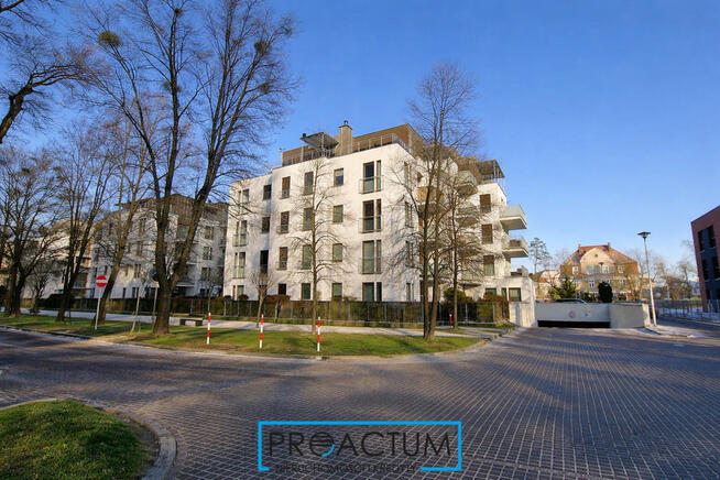 Sztuki Piękne, miejsce do garażowania