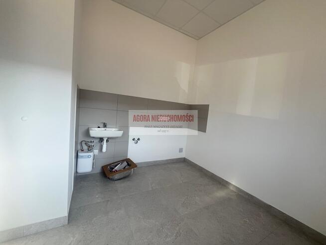 MAGAZYN 1910 m2 BALICE 2 doki + brama "0" 18 zł/m2