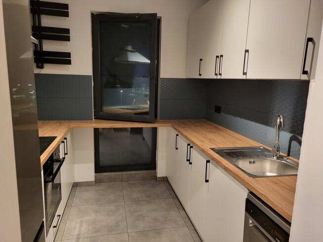 Apartament 2-pok.,osobna kuchnia-stan bardzo dobry