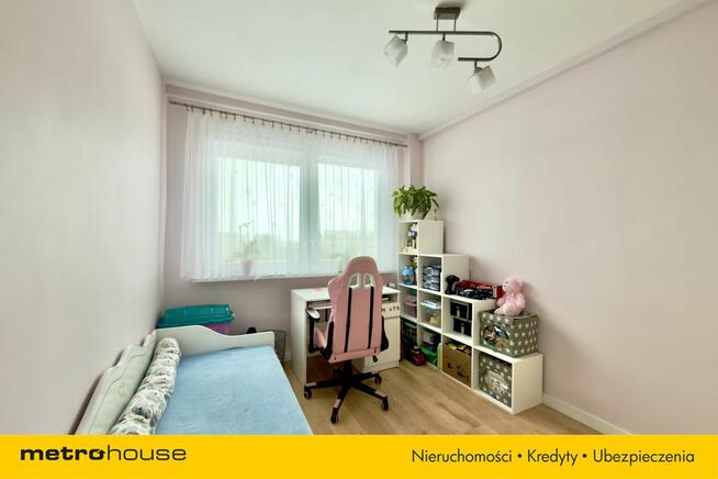 Trzy pokojowe mieszkanie na spokojnym osiedlu.