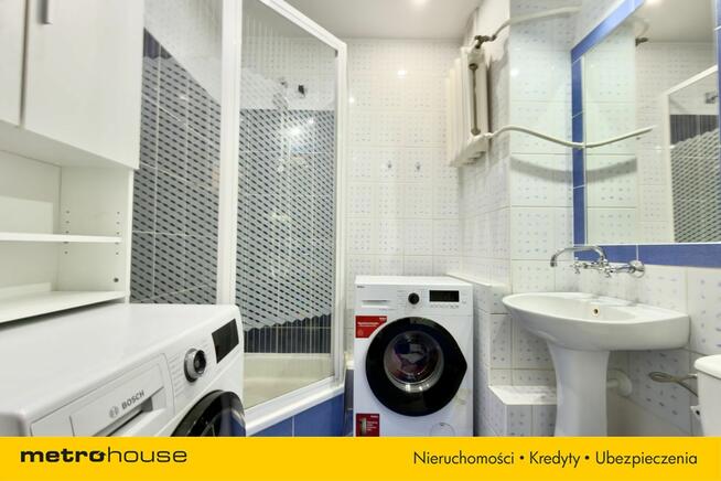 Trzy pokojowe mieszkanie na spokojnym osiedlu.