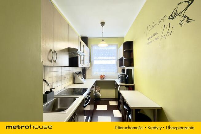 Trzy pokojowe mieszkanie na spokojnym osiedlu.