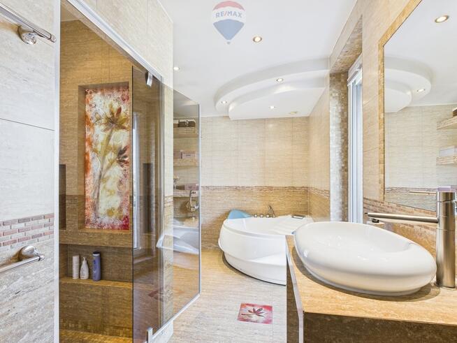 Duży Dom wolnostojący w Chwaszczynie