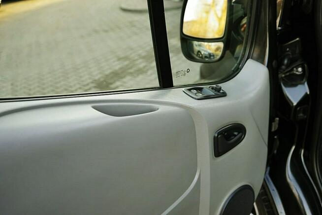 Opel Vivaro 2,5CDTI Klima, automat, 145KM, 2007r.