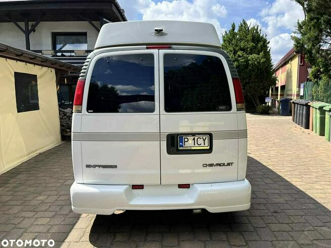 Chevrolet Express Prosto z Japonii