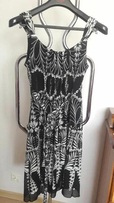 Sukienka czarna z białym cienka na ramiączka Wallis M