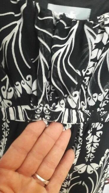 Sukienka czarna z białym cienka na ramiączka Wallis M