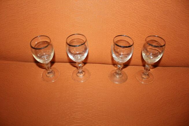 Kieliszki na nóżkach 4 sztuki PRL Stan BDB