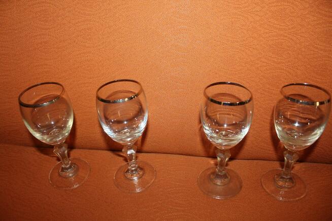 Kieliszki na nóżkach 4 sztuki PRL Stan BDB