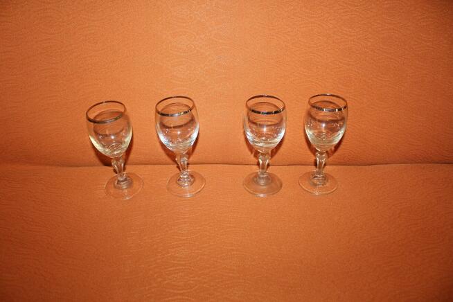 Kieliszki na nóżkach 4 sztuki PRL Stan BDB
