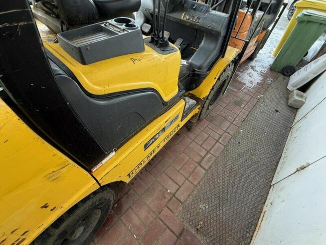 Wózek widłowy HYUNDAI model 30L-7A od syndyka