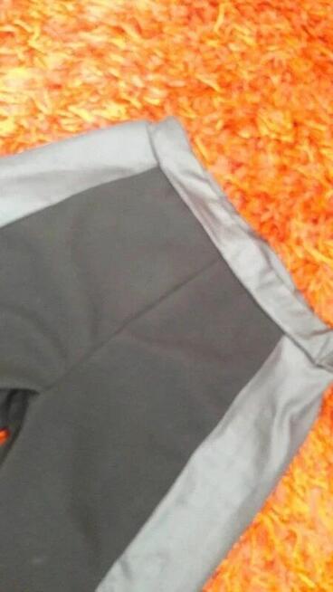 Spodnie leginsy czarne M z lampasem połysk Boohoo