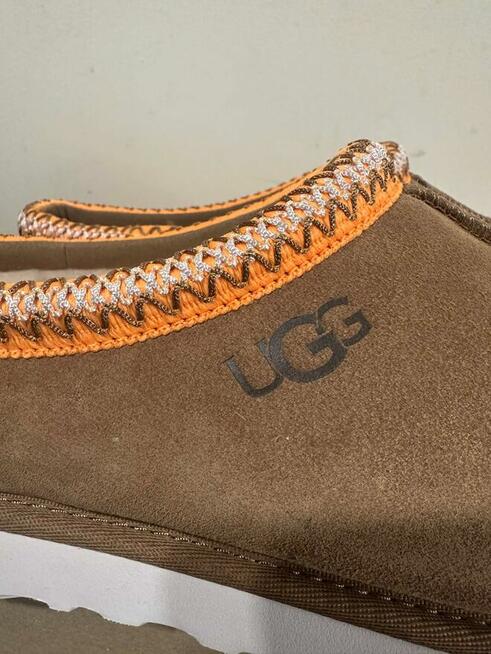 Buty/Klapki UGG Tasman 5950