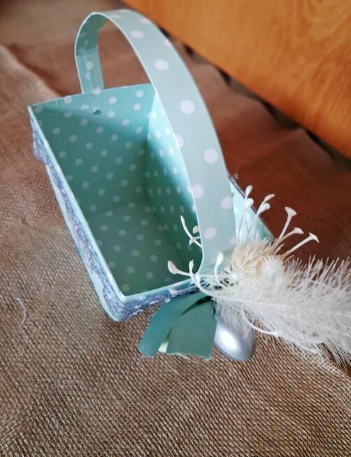 Koszyk wielkanocny kartonowy 22 x 18 x 12 cm