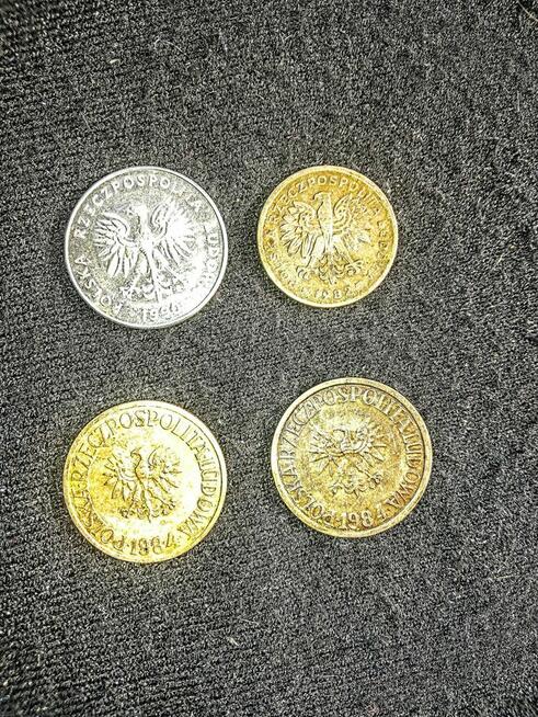 Sprzedam stare banknoty i monety.