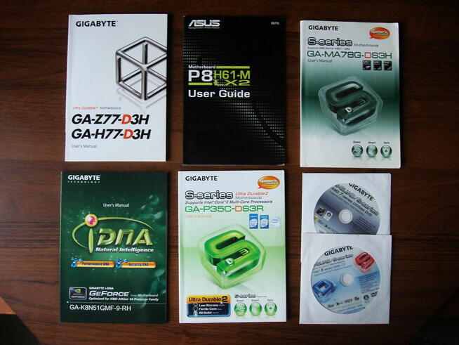 Instrukcje i płytki CD ze sterownikami do płyt głównych