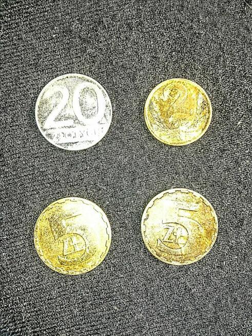 Sprzedam stare banknoty i monety.