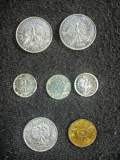 Sprzedam stare banknoty i monety.