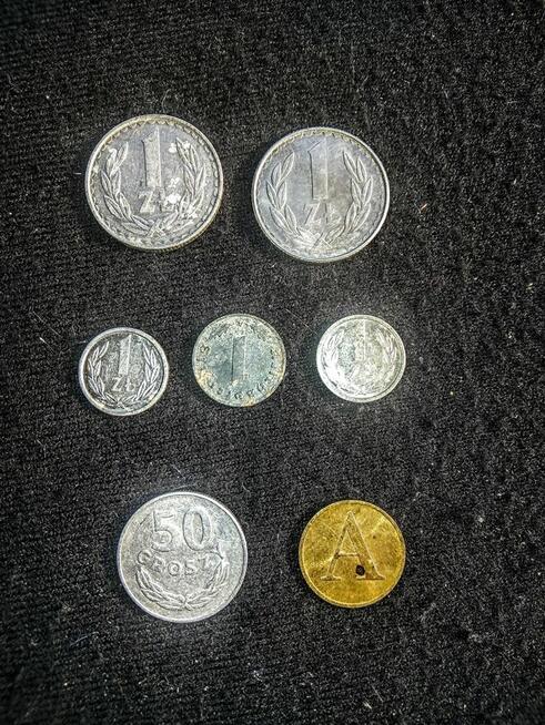 Sprzedam stare banknoty i monety.