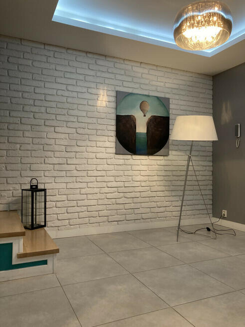 Duży dom z pokojem na parterze blisko lasu