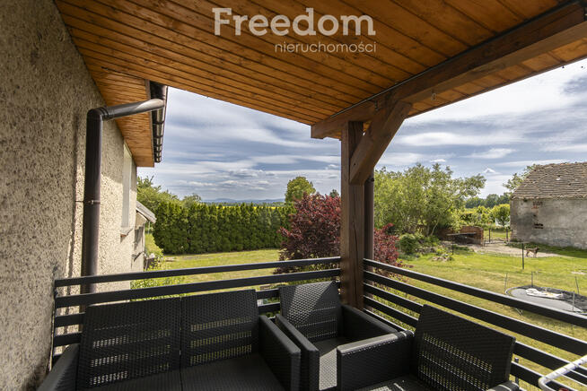 Dom z wieloma atutami i piękną działką