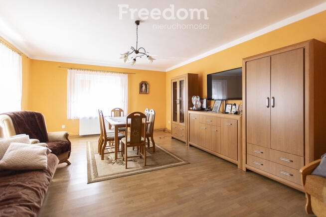 Dom z wieloma atutami i piękną działką