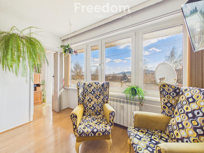 Słoneczne mieszkanie balkon i widok na góry