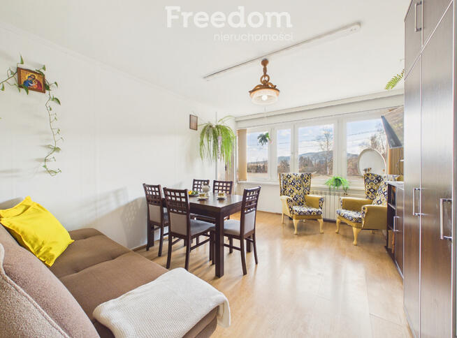 Słoneczne mieszkanie balkon i widok na góry