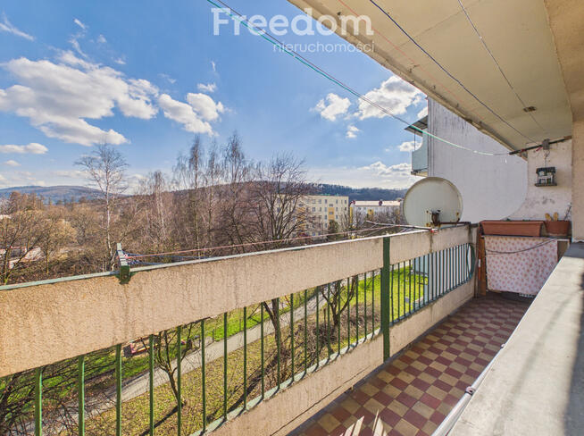 Słoneczne mieszkanie balkon i widok na góry