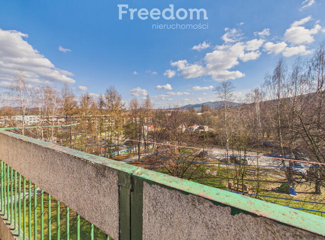 Słoneczne mieszkanie balkon i widok na góry