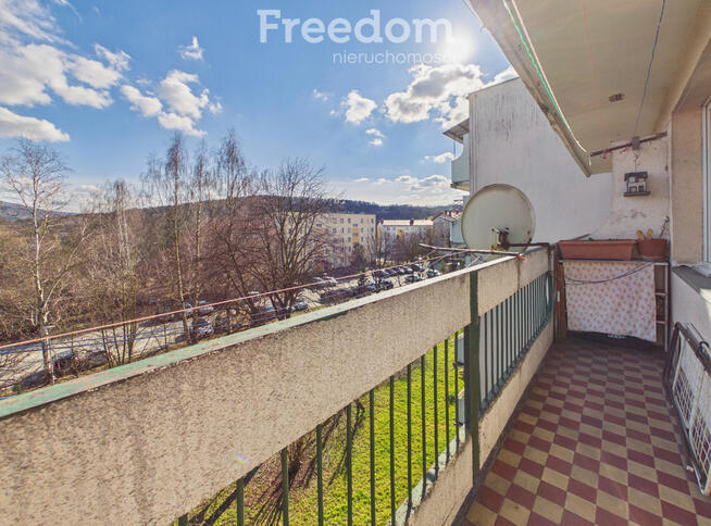 Słoneczne mieszkanie balkon i widok na góry