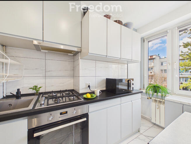 Słoneczne mieszkanie balkon i widok na góry