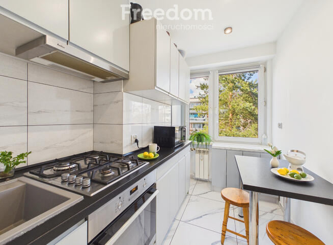 Słoneczne mieszkanie balkon i widok na góry