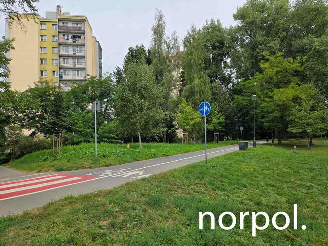 Mieszkanie z 3 niezależnymi pokojami, osobna kuchnia, łazienka, toaleta, balkon