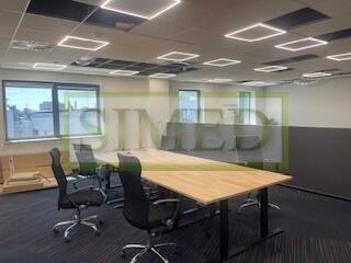 Dostep24h,recepcja,ochrona,parking,klimatyzacja