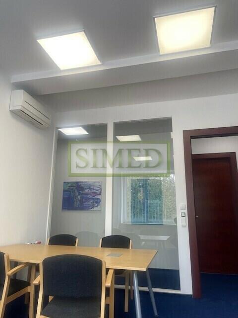 Biuro 3 pokoje , parking ,dostęp24h,recepcja .