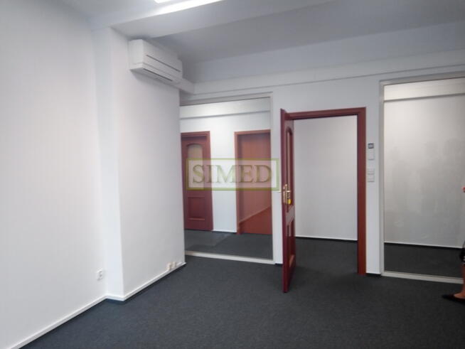 Biuro 3 pokoje , parking ,dostęp24h,recepcja .