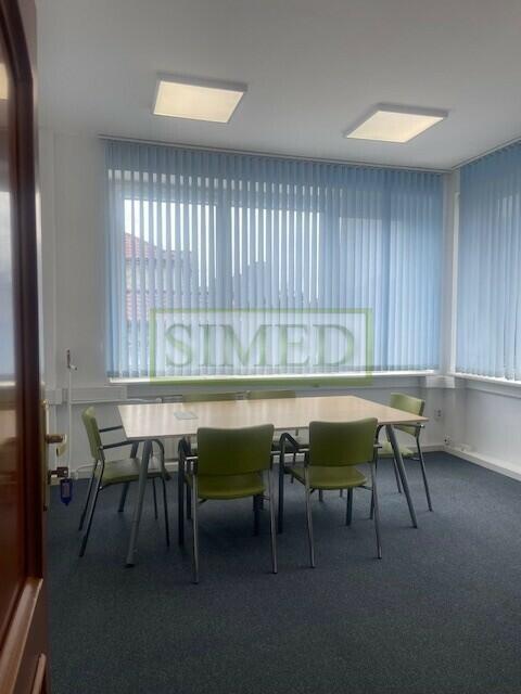 Biuro 4 pokoje , parking ,dostęp24h,recepcja .