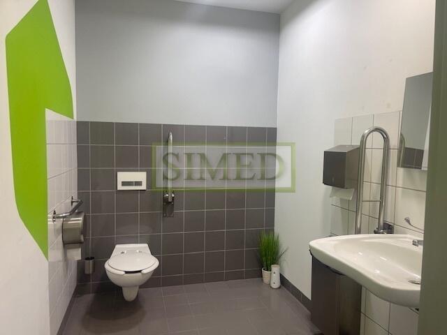 Dostep24h,recepcja,ochrona,parking,klimatyzacja