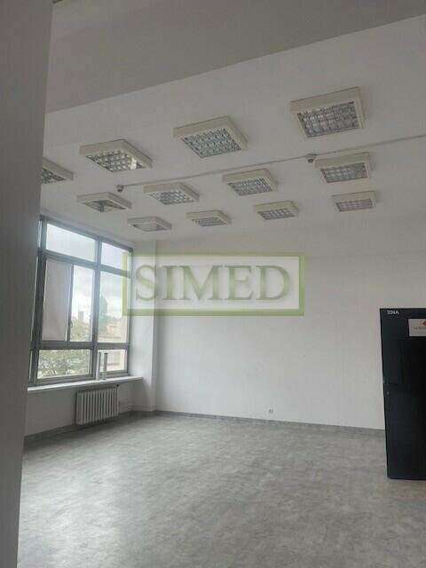 Dostep24h,recepcja,ochrona,poczekalnia,wys 4m .