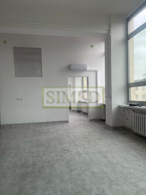 Dostep24h,recepcja,ochrona,poczekalnia,wys 4m .